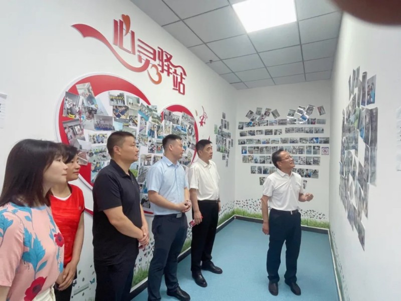 “關(guān)愛殘障人士，共享幸福生活”